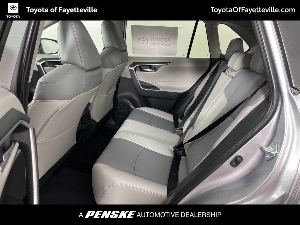 2025 Toyota RAV4 XLE Premium 24