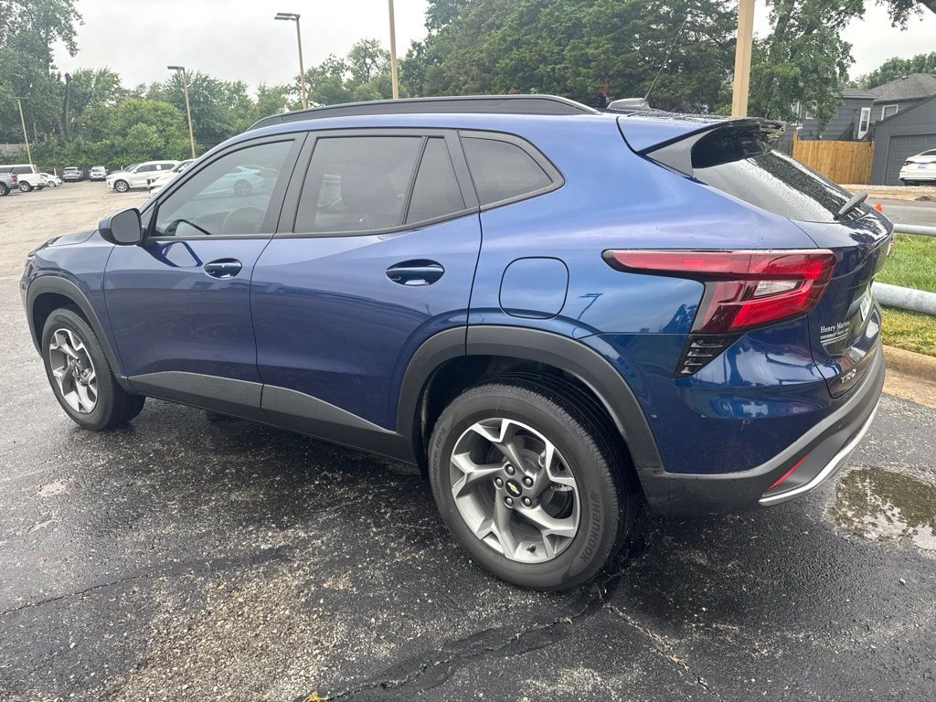 2024 Blue Glow Metallic Chevrolet Trax LT FWD SUV