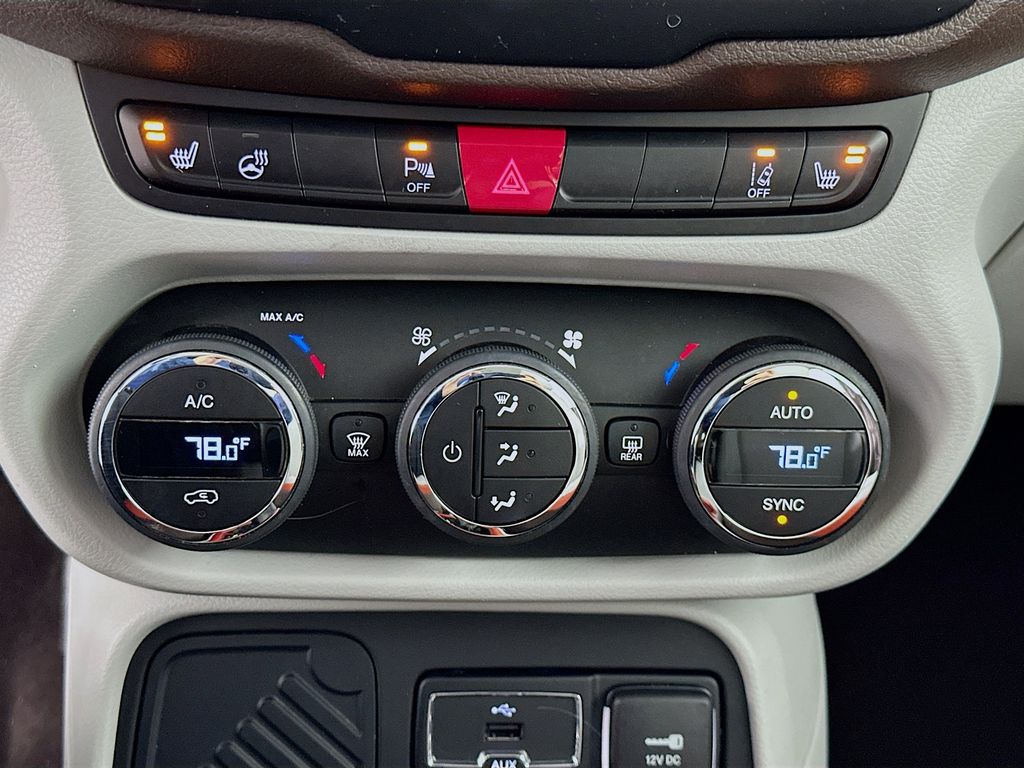 Thumbnail: 2016 Jeep Renegade - 16