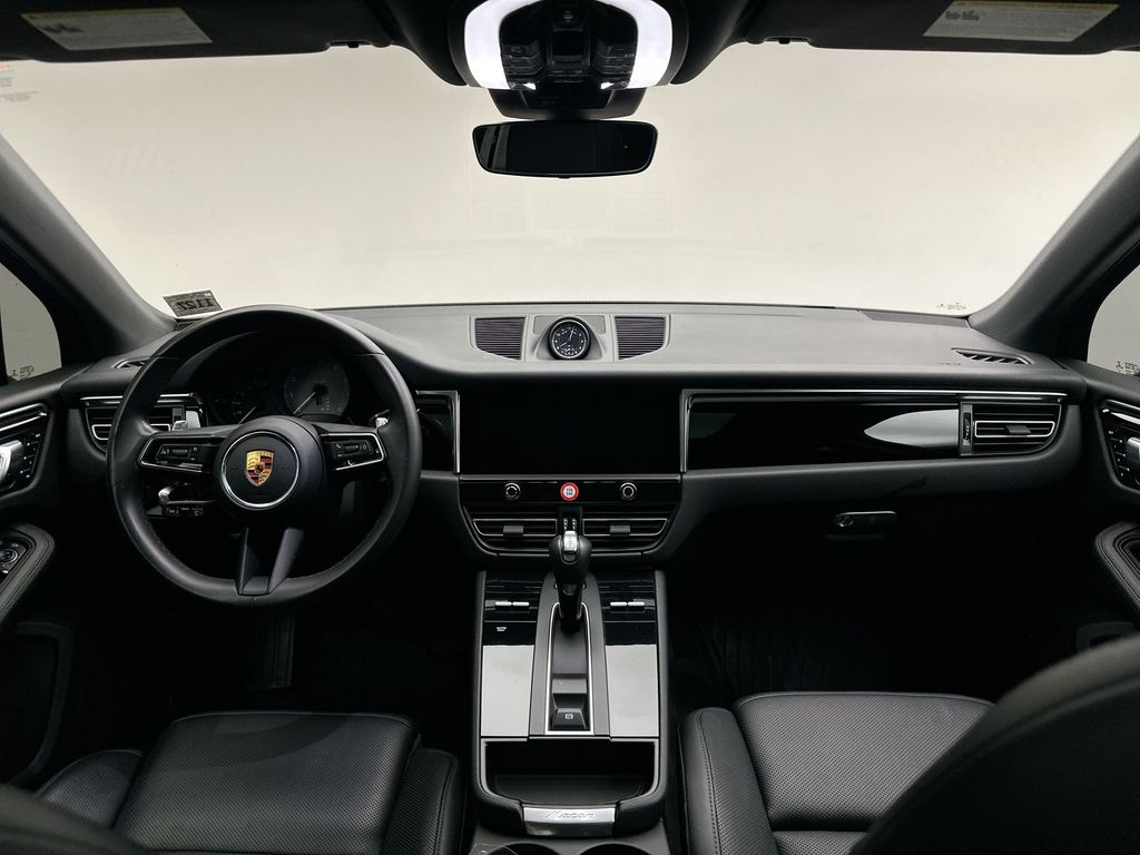 Thumbnail: 2023 Porsche Macan - 20