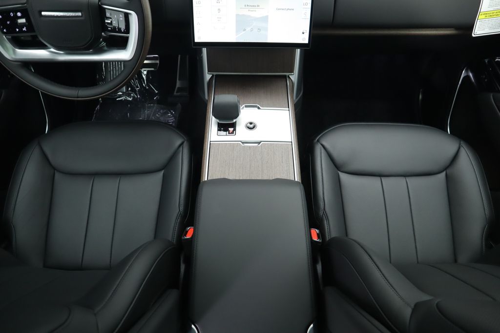 2025 Land Rover Range Rover SE 17