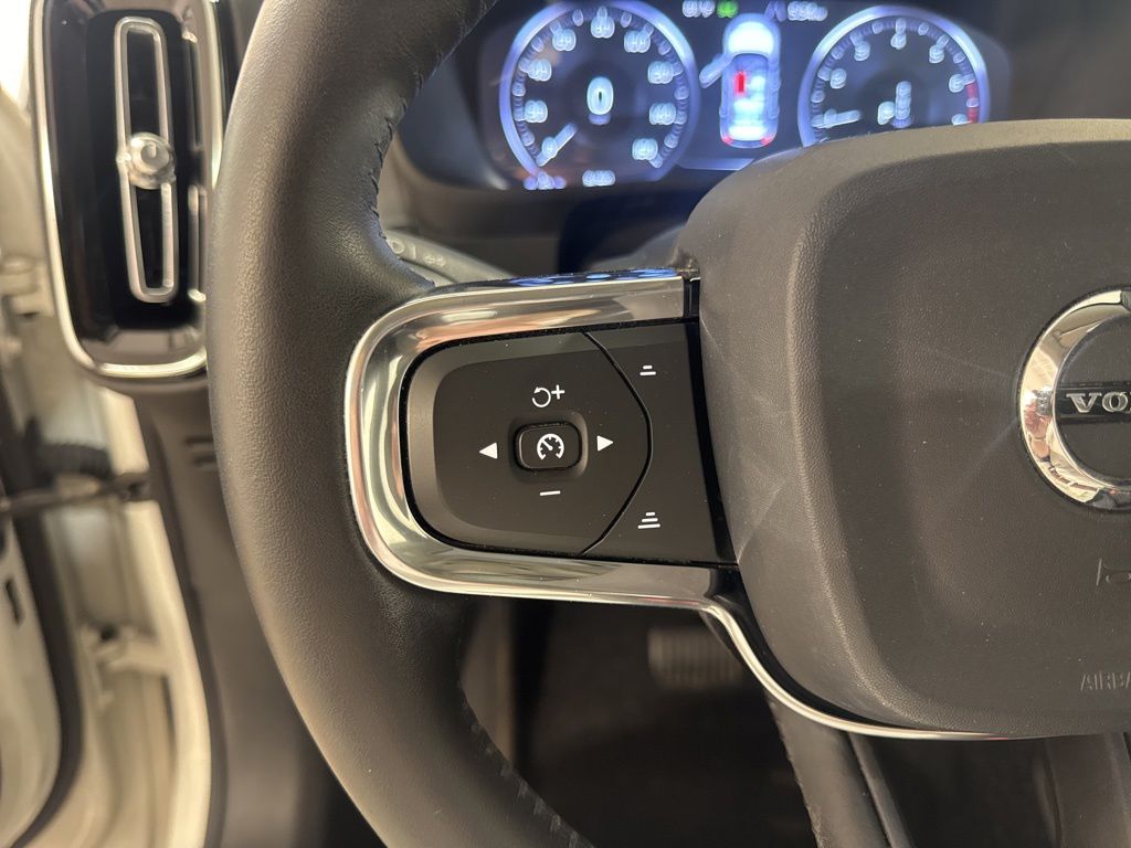 2020 Volvo XC40 T5 Momentum AWD