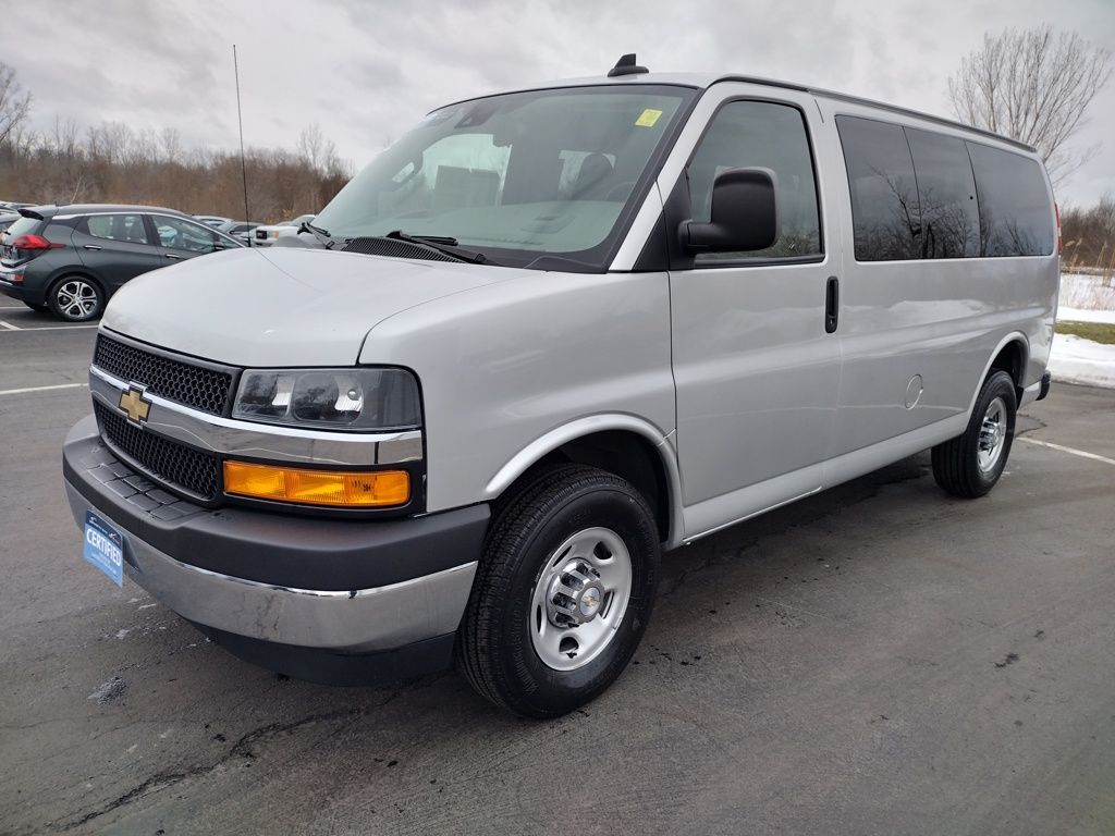2022 Chevrolet Express 3500 LT photo