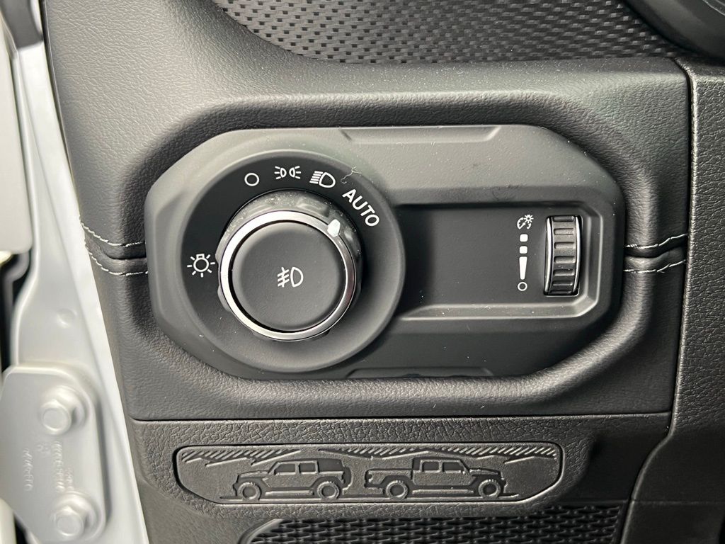 Thumbnail: 2024 Jeep Wrangler - 21