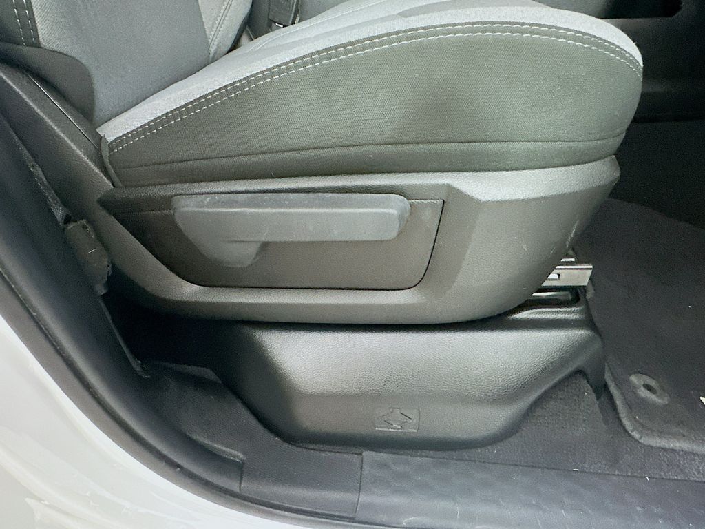 Used 2023 White Ram Big Horn image 23