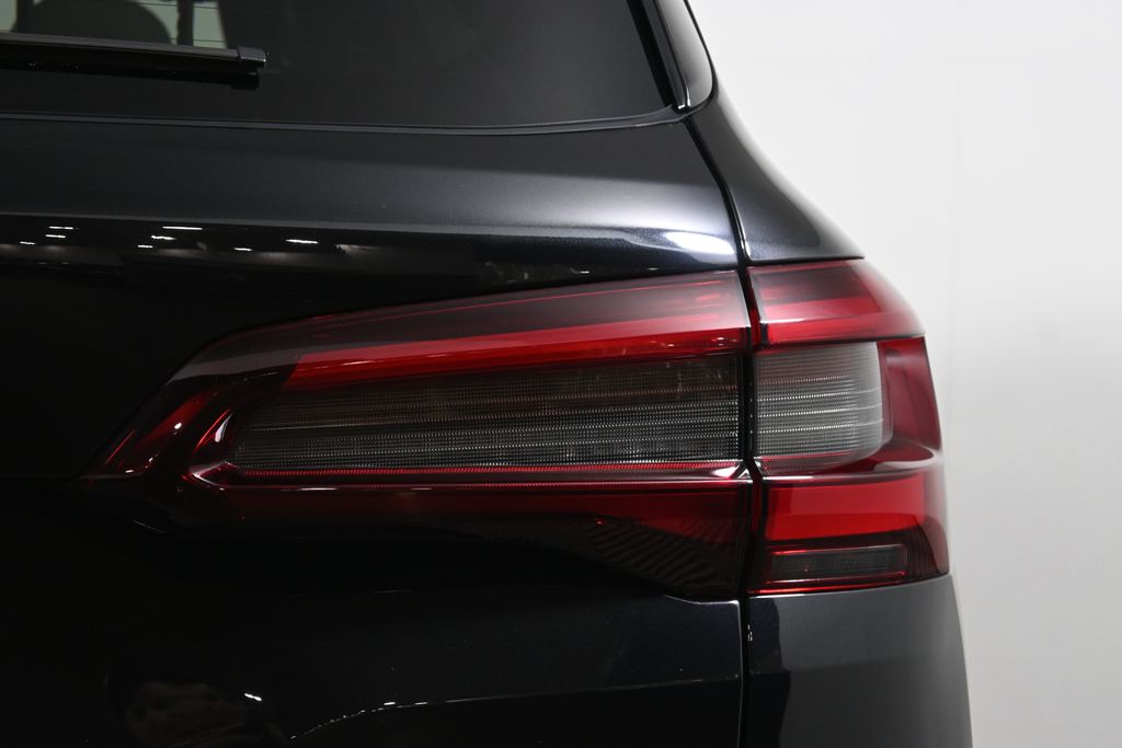 Thumbnail: 2023 BMW X5 - 13