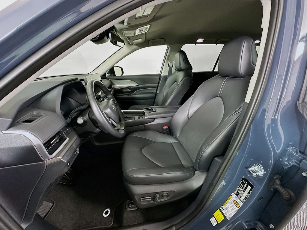 Thumbnail: 2025 Toyota Grand Highlander - 20