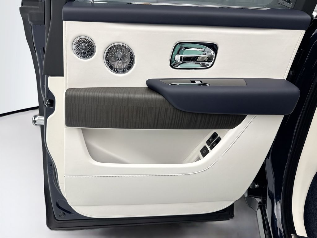 Thumbnail: 2026 Rolls-Royce Cullinan - 26