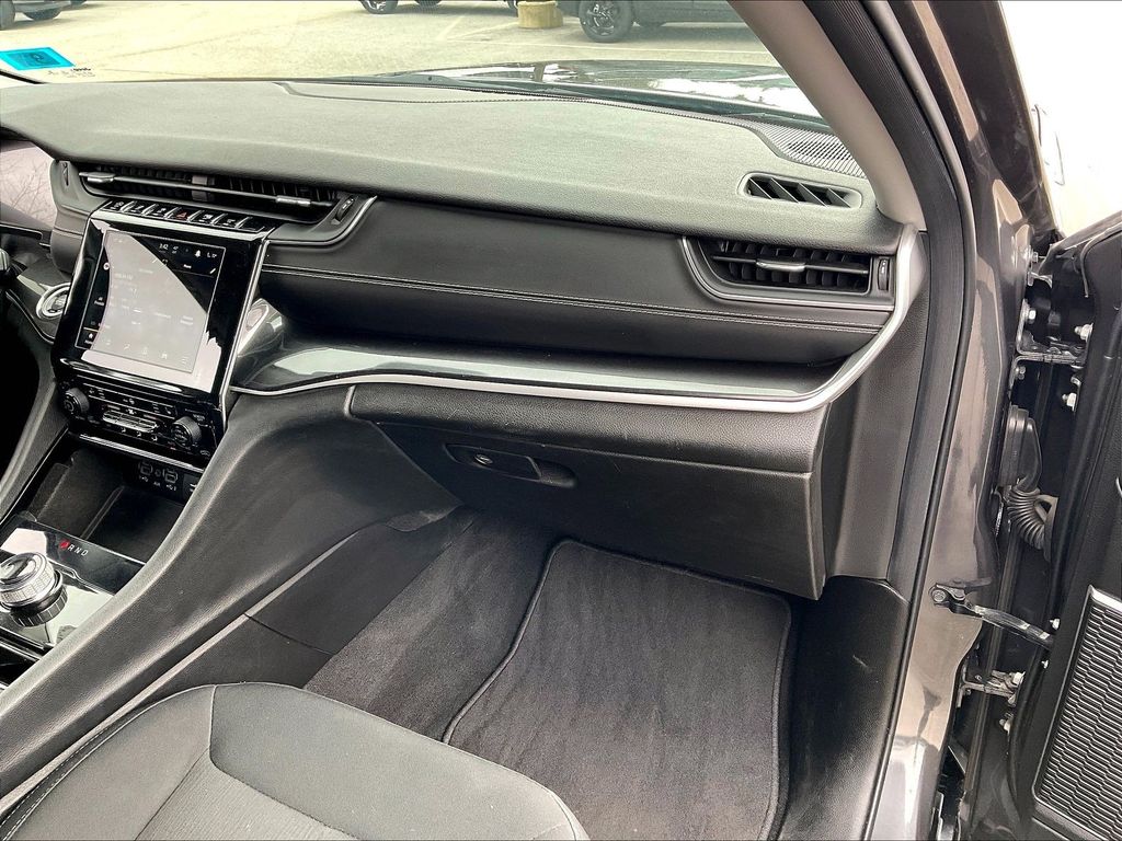 2022 Jeep Grand Cherokee — photo 12
