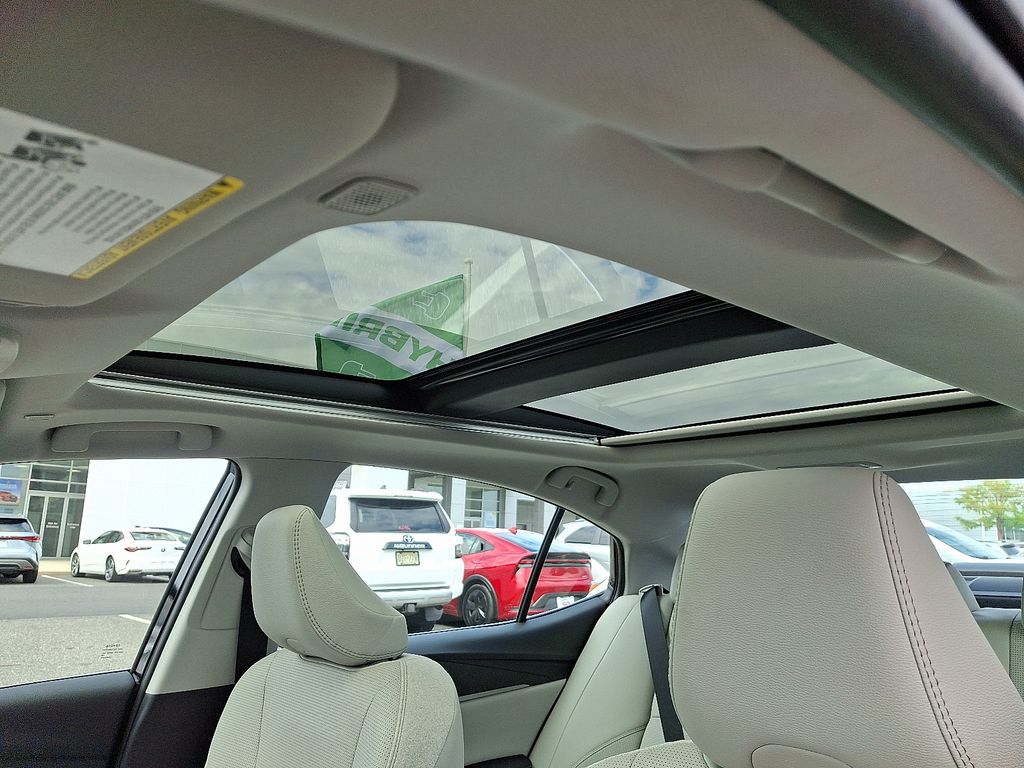 Thumbnail: 2025 Toyota Camry - 15