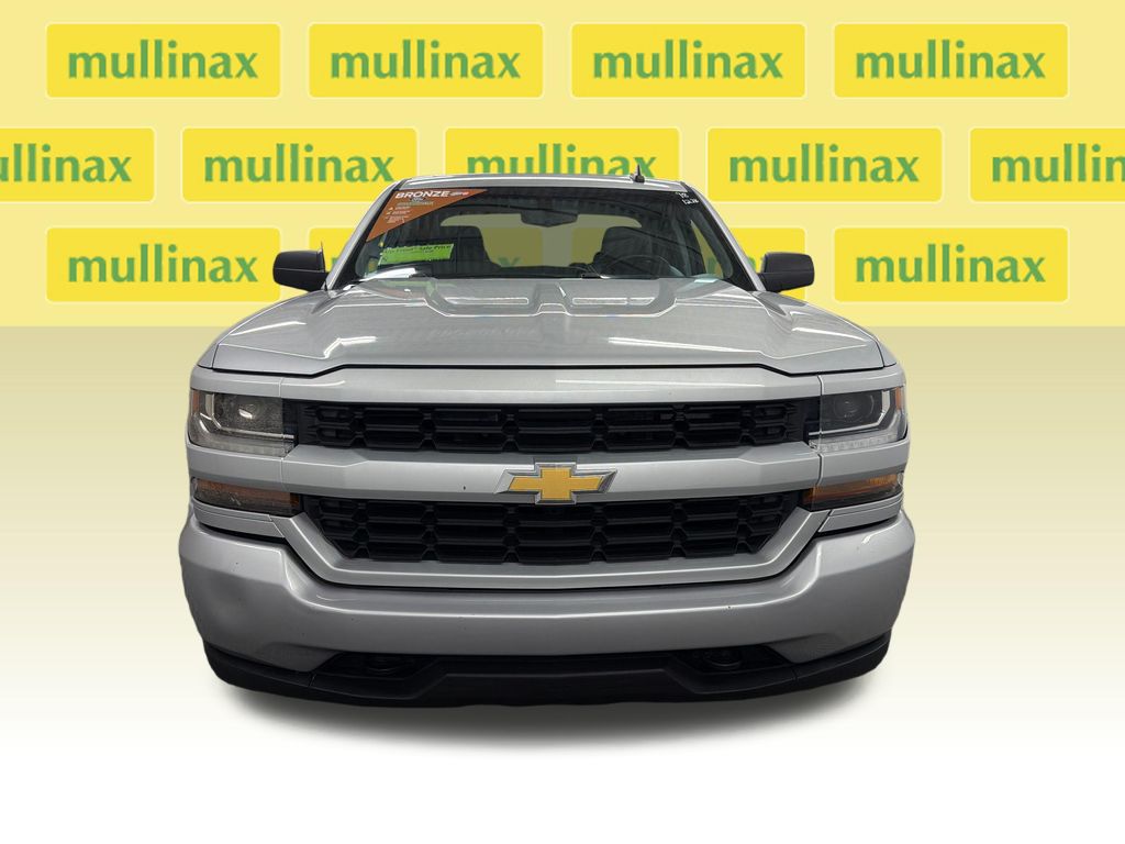 Used 2018 Silver Chevrolet Custom image 13