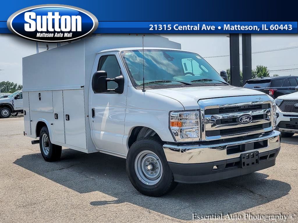 Oxford White 2026 Ford E-Series Chassis Pickup Truck Rear-Wheel Drive 6-Speed Automatic Overdrive