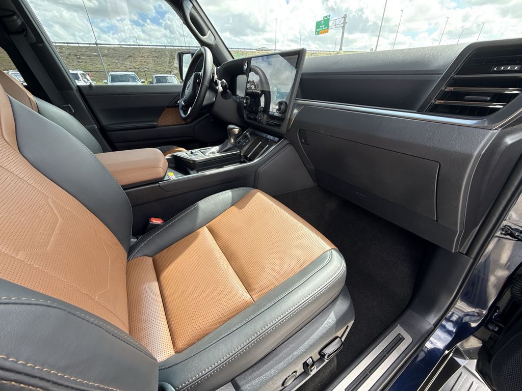 Thumbnail: 2024 Lexus GX - 15