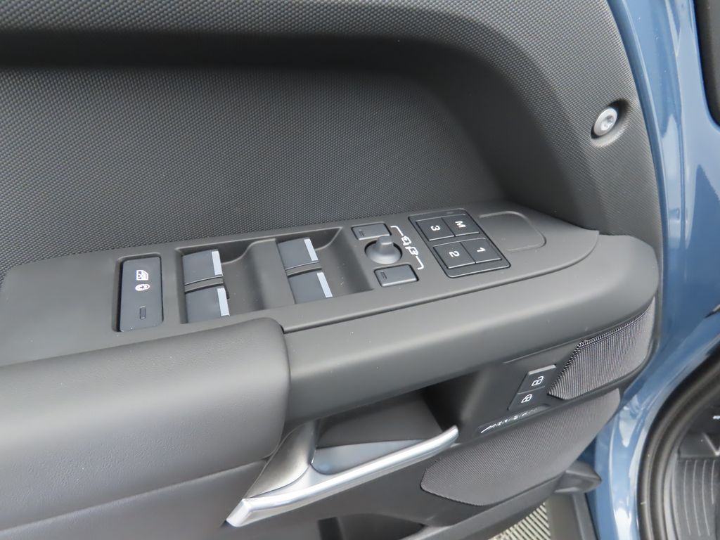 2025 Land Rover Defender 110 23