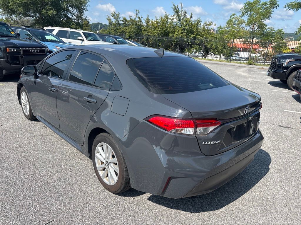 Used 2024  Toyota LE image 5