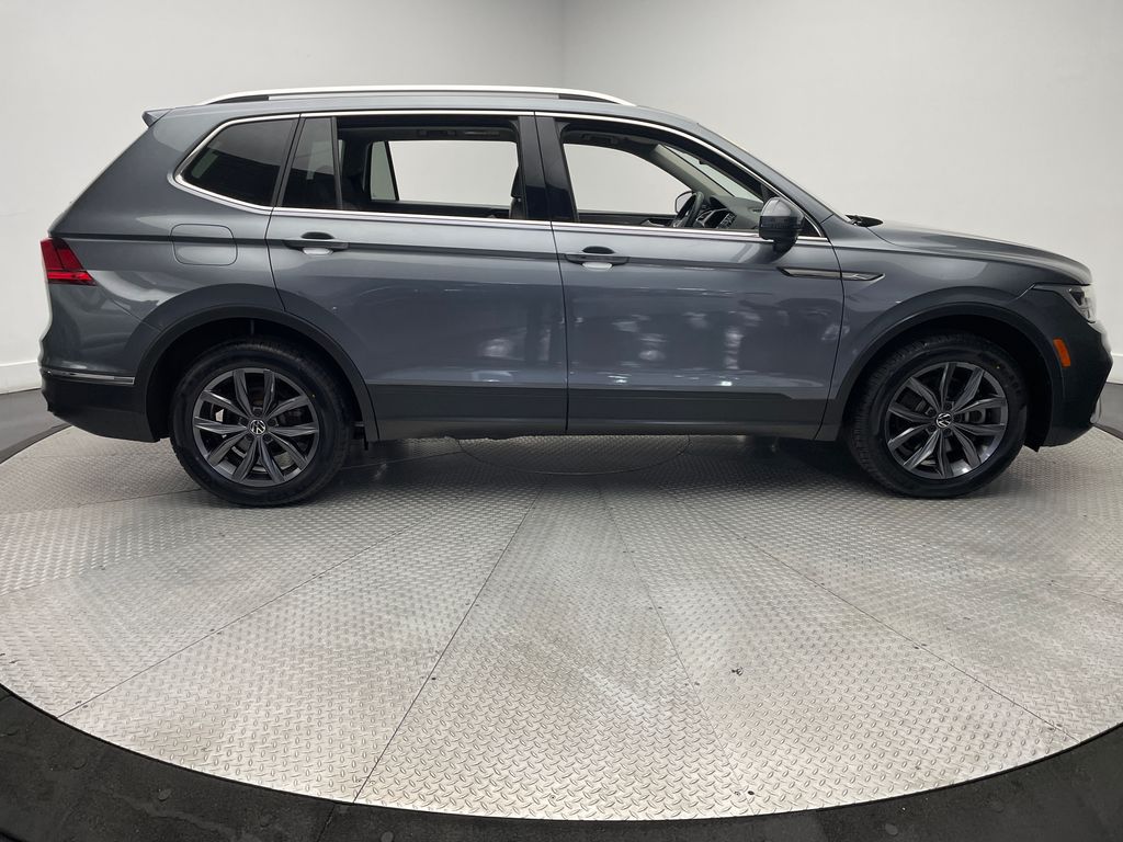 Thumbnail: 2022 Volkswagen Tiguan - 4