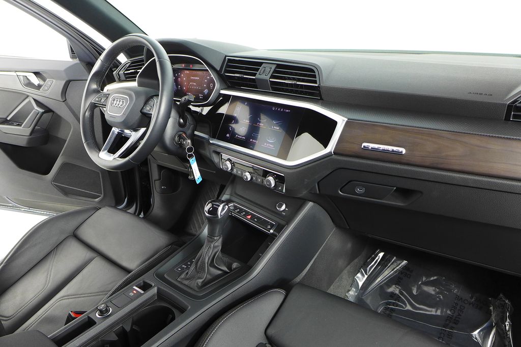 Thumbnail: 2022 Audi Q3 - 13