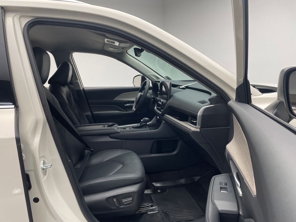2024 Toyota Grand Highlander Limited 17