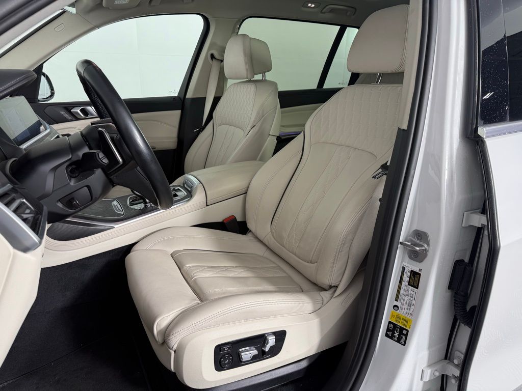 Thumbnail: 2022 BMW X7 - 14