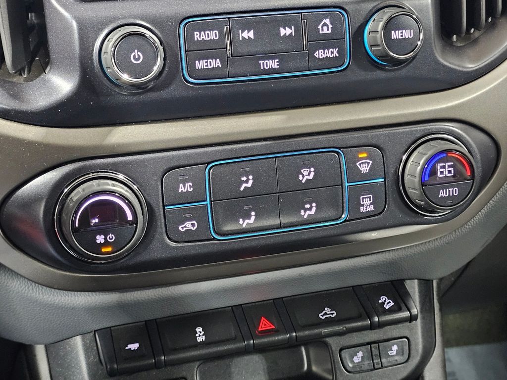 Used 2018 Red Chevrolet Z71 image 31