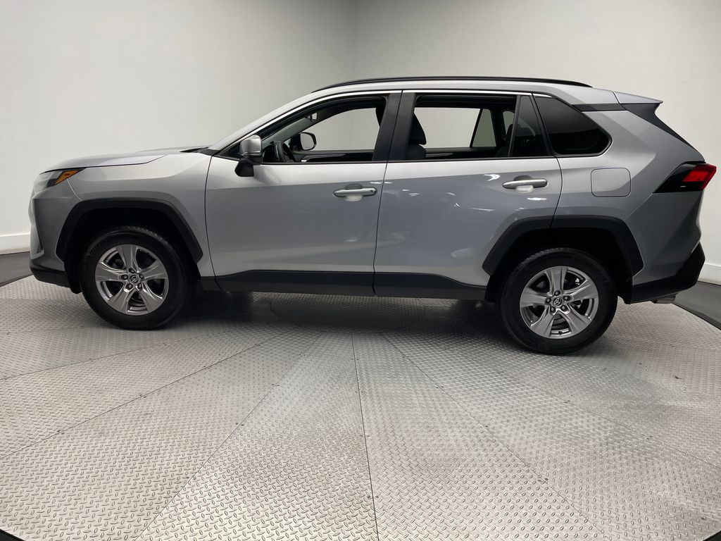 2022 Toyota RAV4 XLE 8