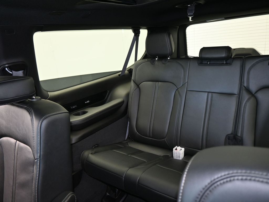 New 2026 Bright White Clearcoat Jeep Summit Obsidian image 34