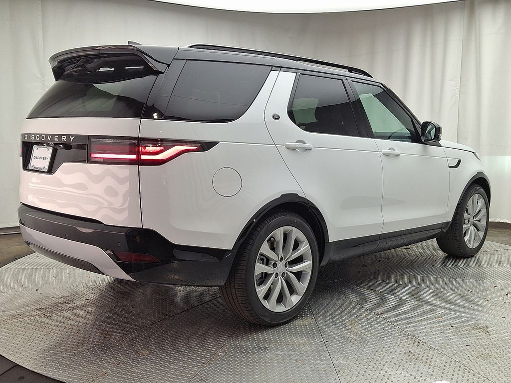 Thumbnail: 2026 Land Rover Discovery - 3