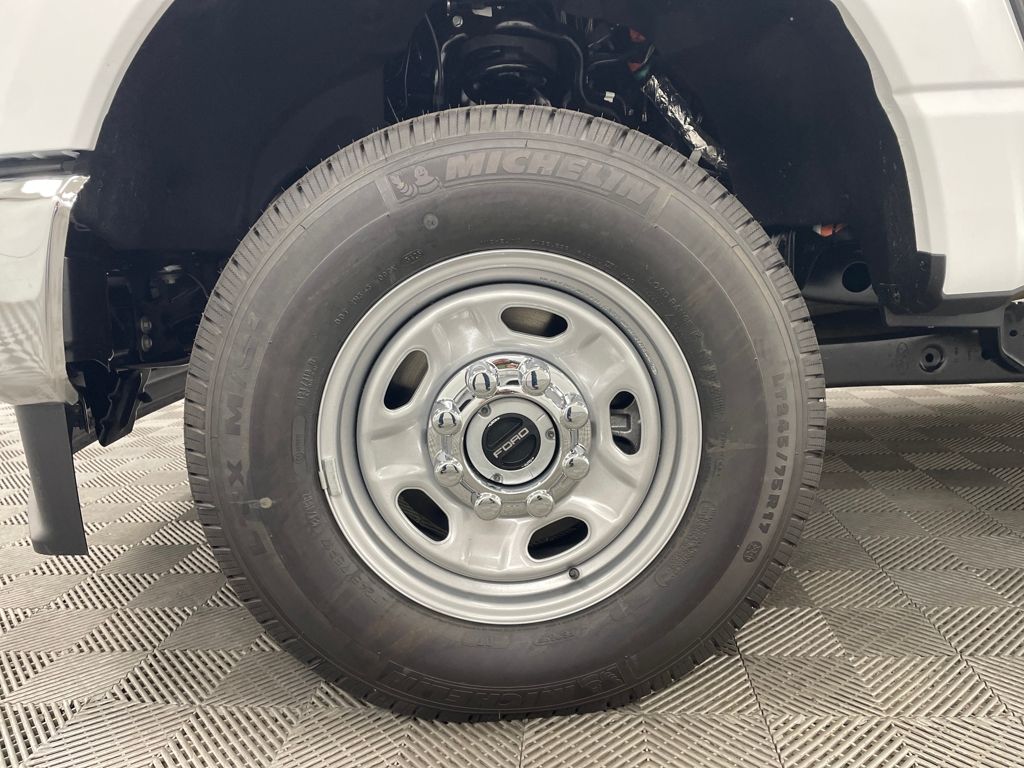 2026 Ford F-350 photo 9