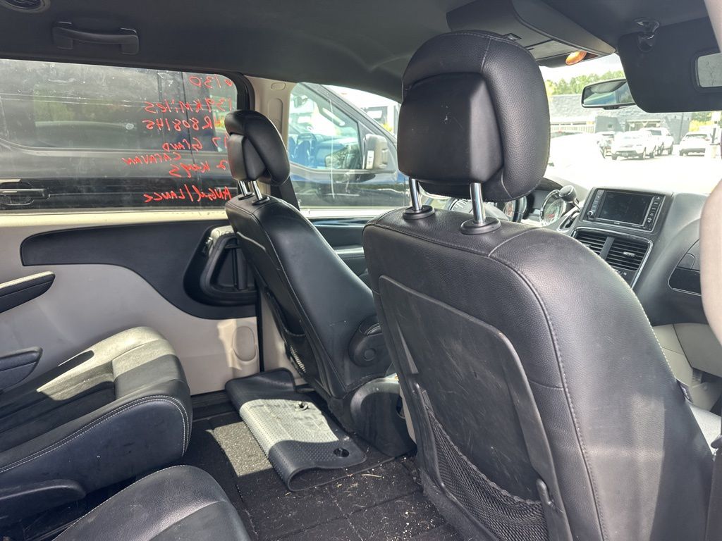 2017 Brilliant Black Crystal Pearlcoat Dodge Grand Caravan SXT FWD Van