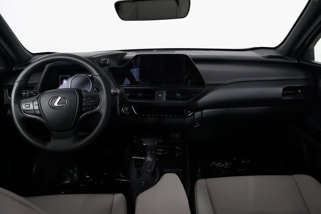 Thumbnail: 2023 Lexus UX - 8