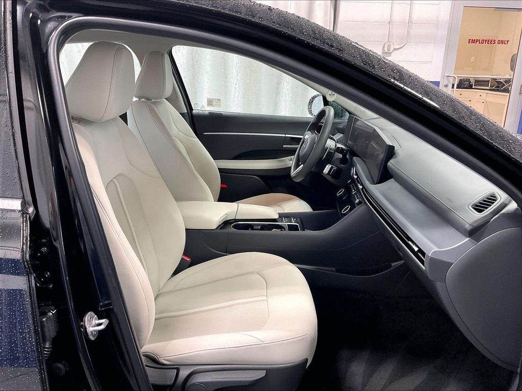 2025 Hyundai Sonata — photo 11