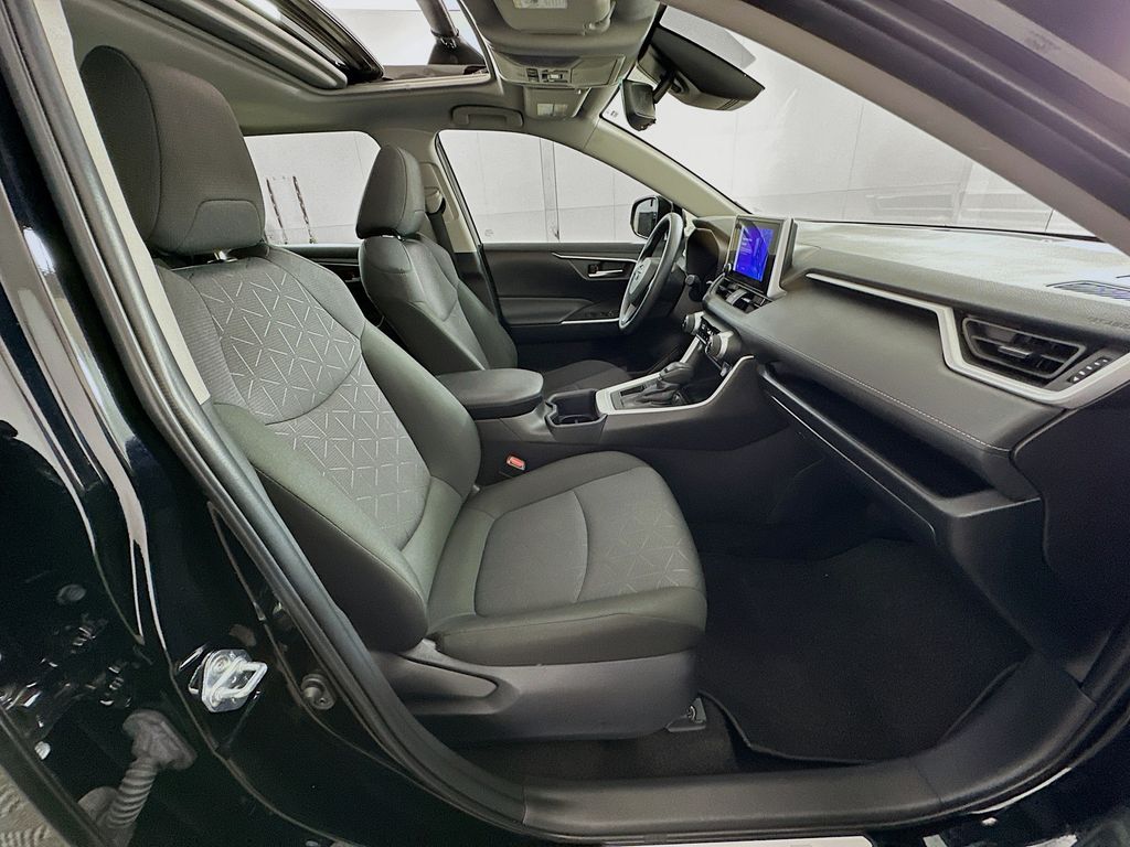 Thumbnail: 2025 Toyota RAV4 - 29