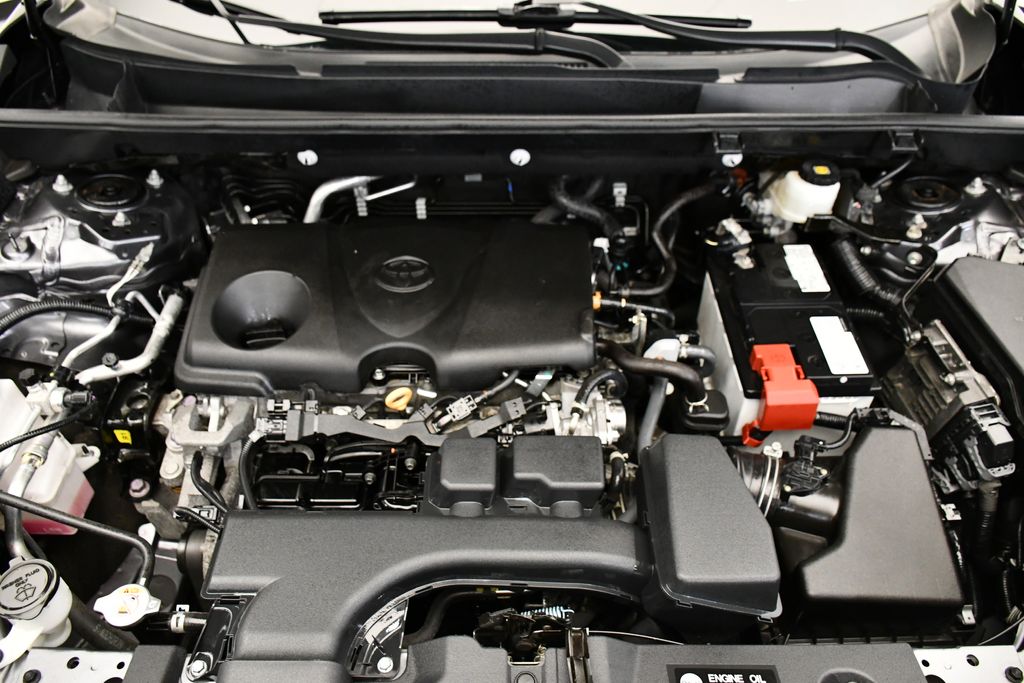 2022 Toyota RAV4 LE 9