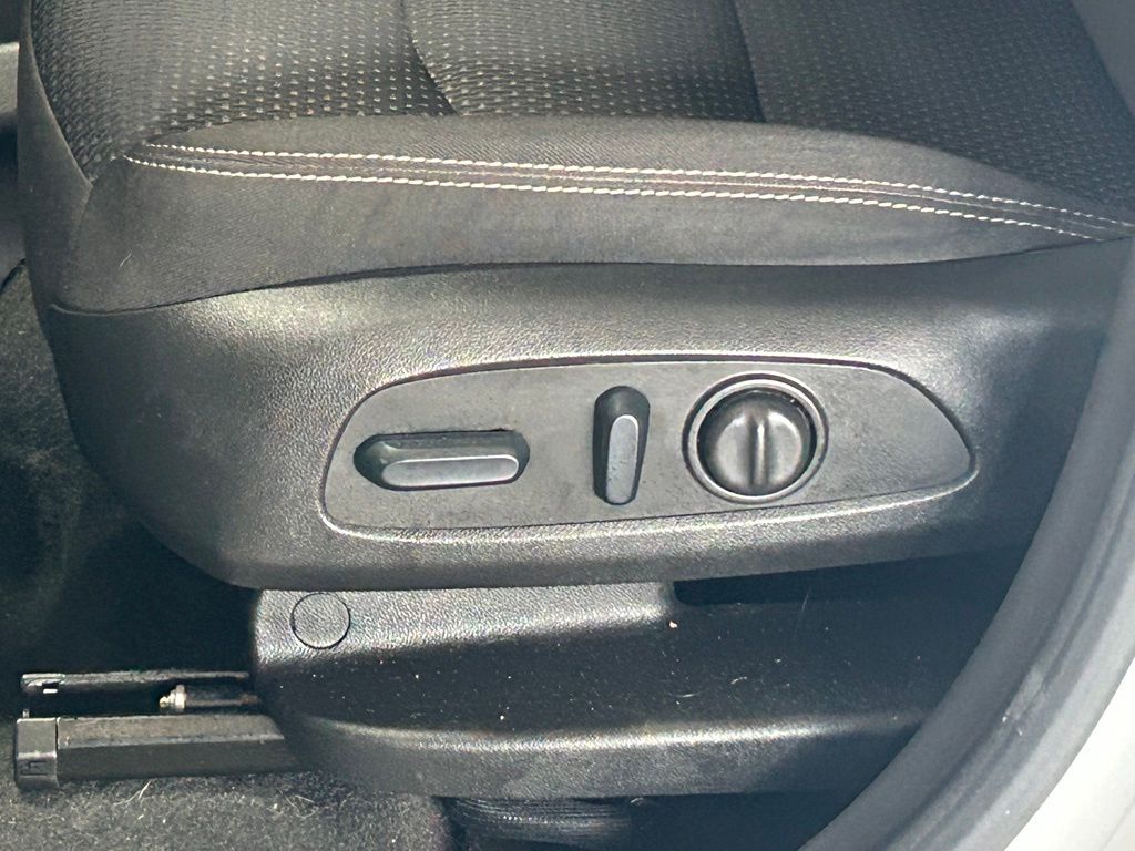 Used 2023 Summit White GMC SLE image 17