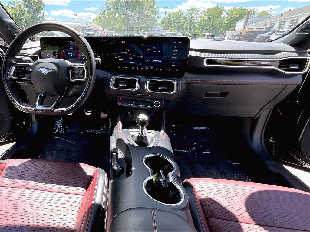 2025 Ford Mustang — photo 21