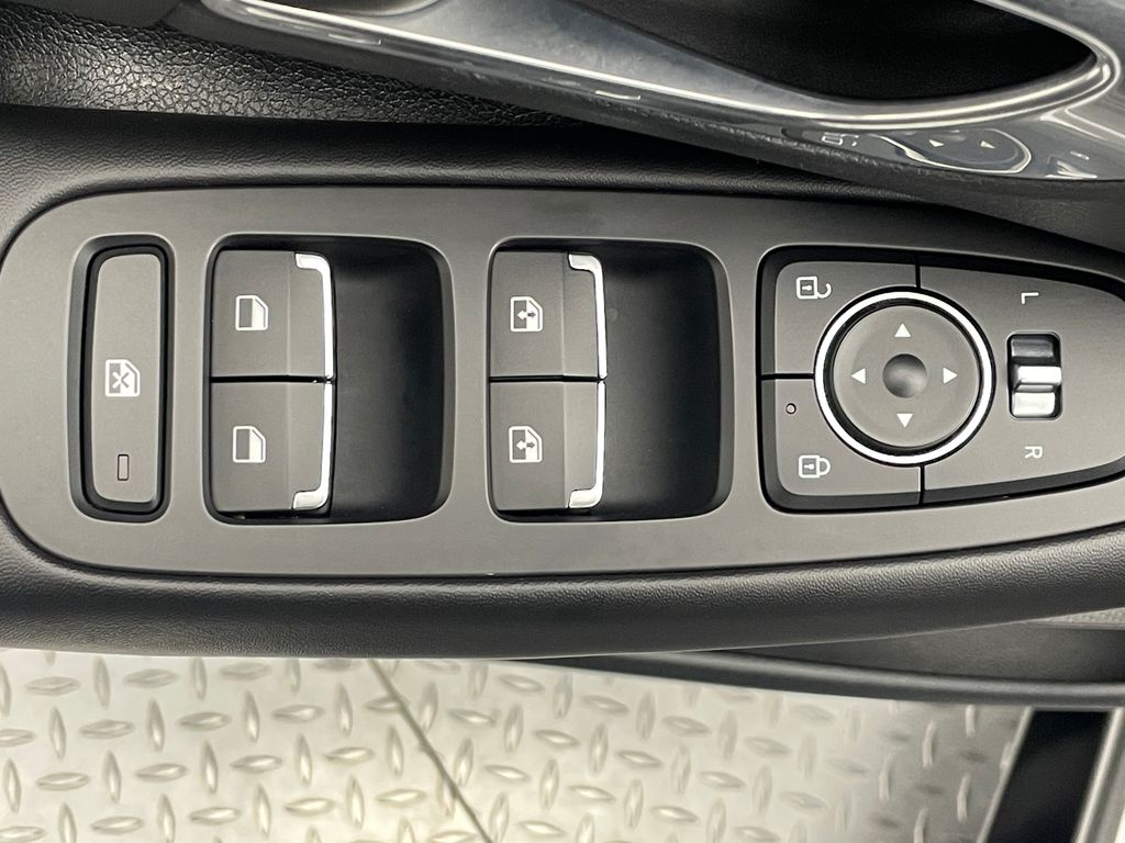 Thumbnail: 2023 Hyundai Sonata - 17