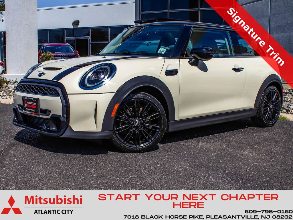 Pepper White 2022 MINI Cooper S 2-Door Hatchback FWD Hatchback Front-Wheel Drive 7-Speed Automatic