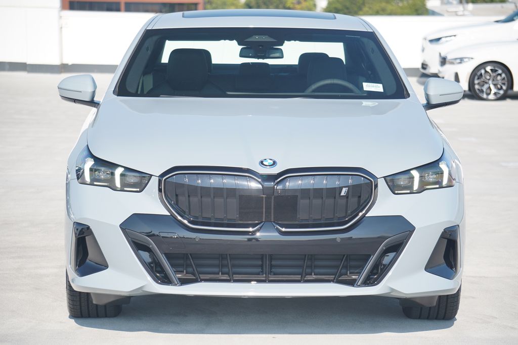 Thumbnail: 2026 BMW i5 - 2