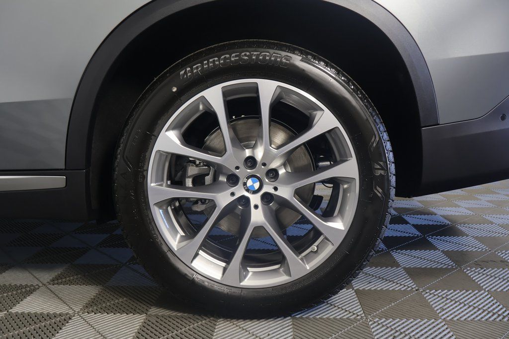 Thumbnail: 2026 BMW X5 - 10