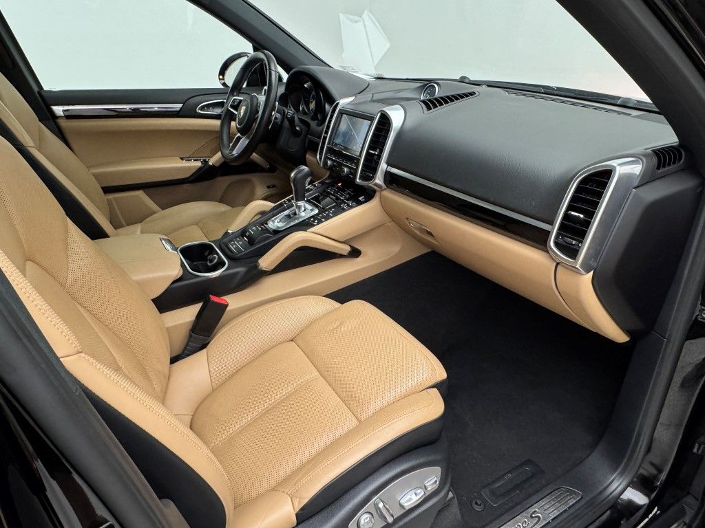 2016 Porsche Cayenne S E-Hybrid 18