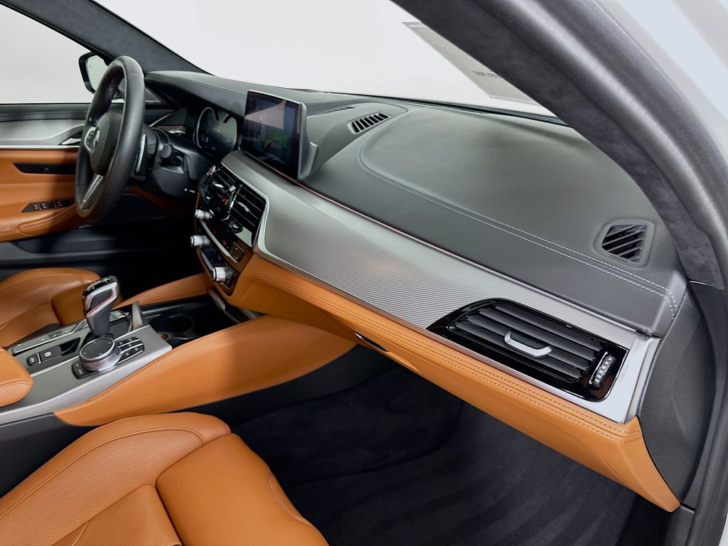 Thumbnail: 2019 BMW M5 - 30