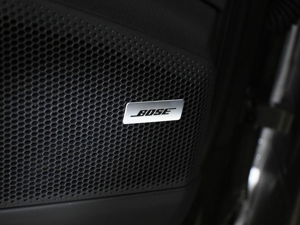 Thumbnail: 2026 Porsche Macan - 32