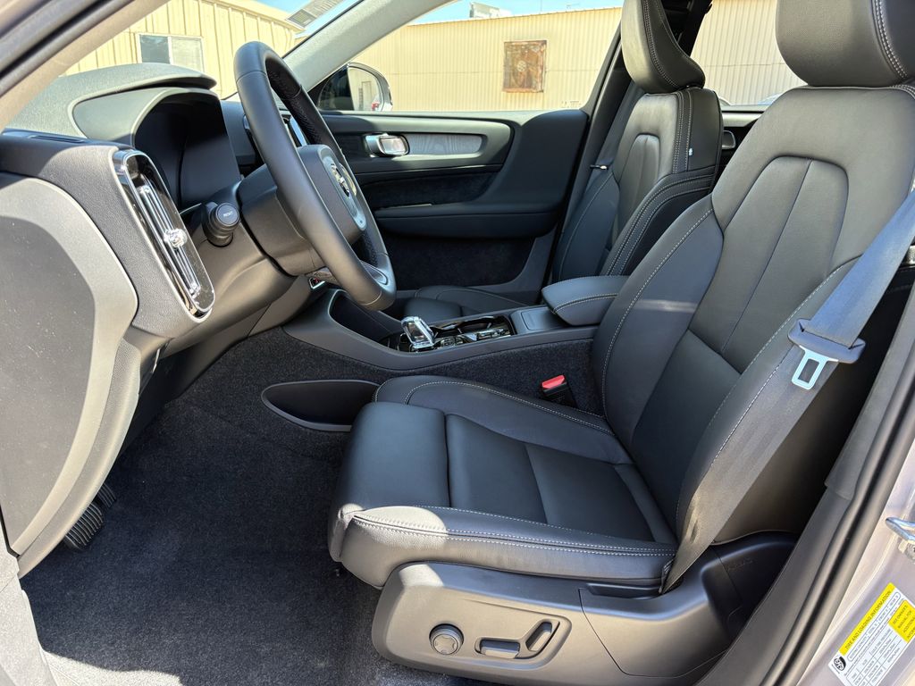 New 2026 Aurora Silver Volvo B5 Plus image 12