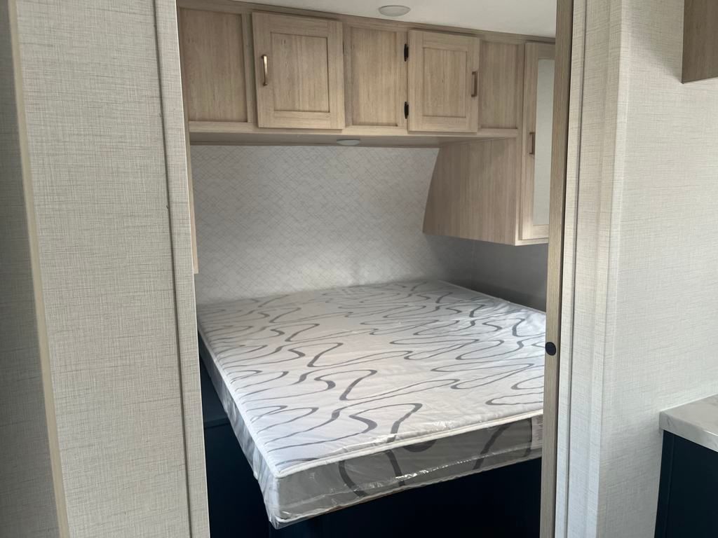 2025 Prime Time Avenger 25 MKB Travel Trailer