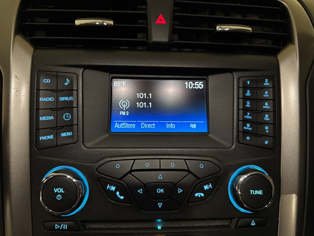 2017 White Gold Ford Fusion SE FWD Sedan
