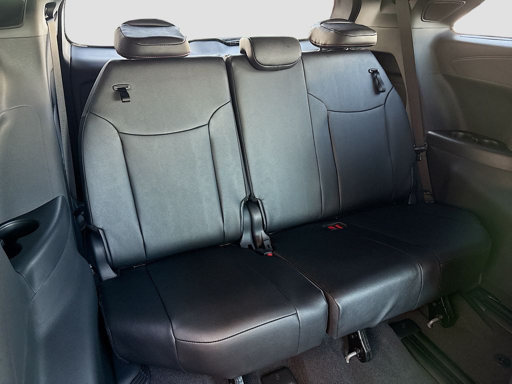 Thumbnail: 2026 Toyota Sienna - 23