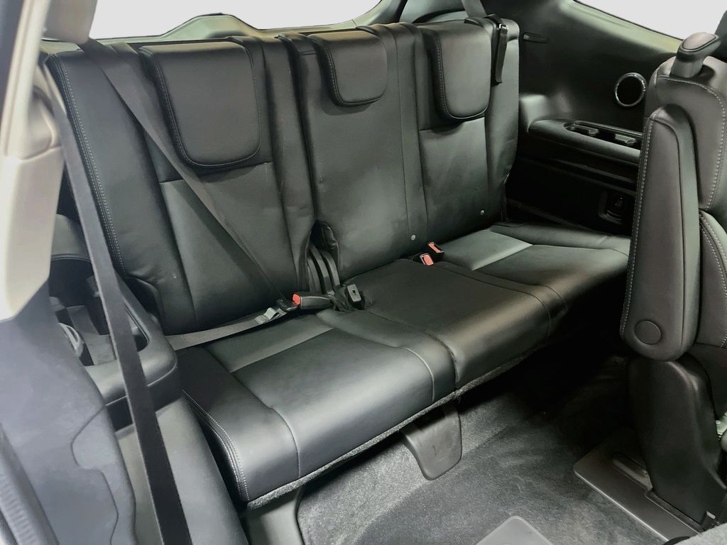 Used 2025 Crystal White Pearl Subaru Touring image 29