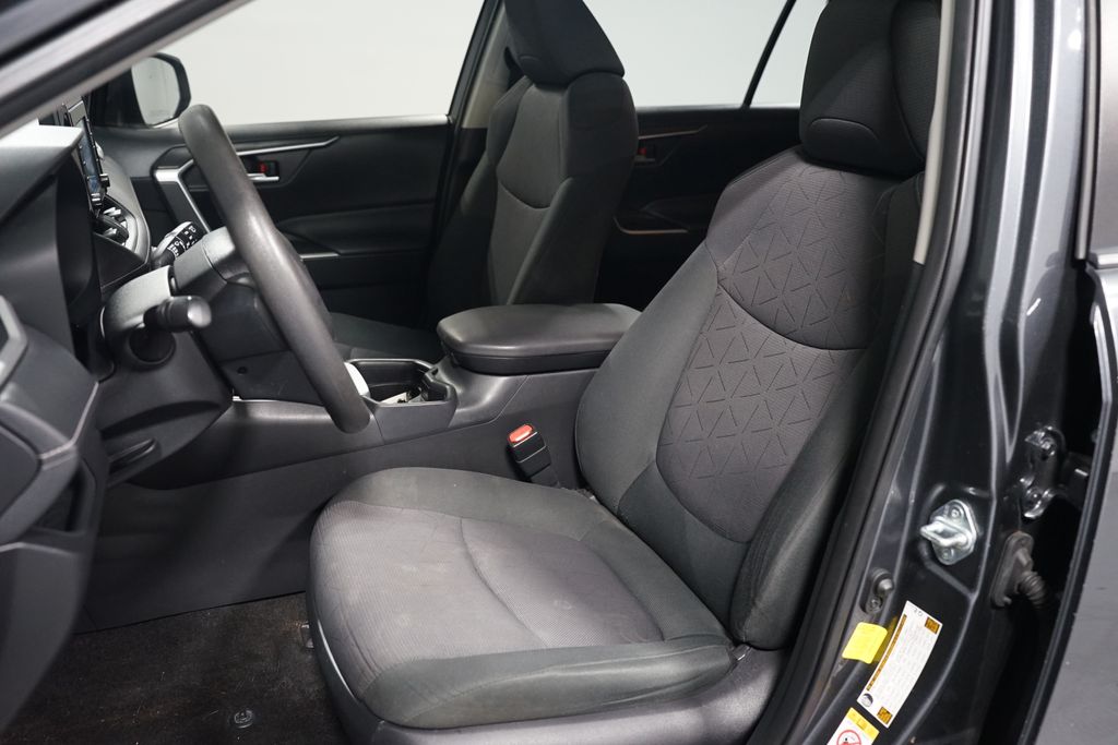 Thumbnail: 2019 Toyota RAV4 - 6
