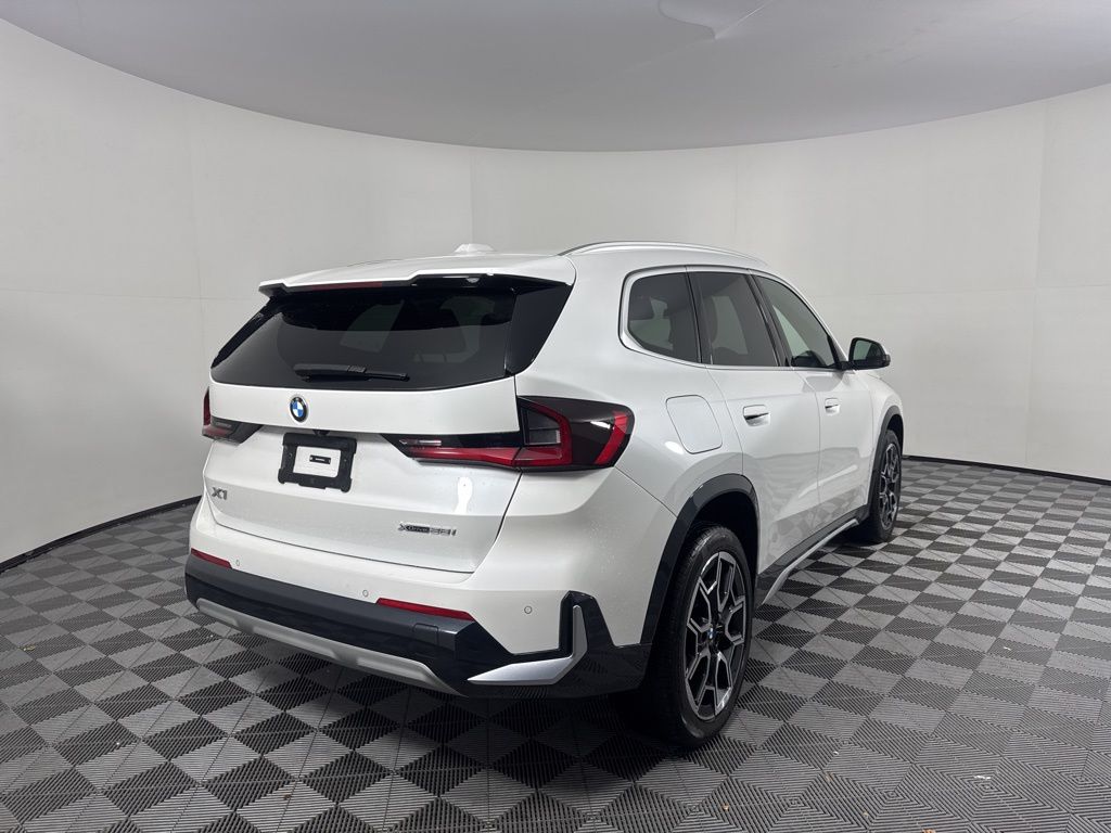 Thumbnail: 2023 BMW X1 - 5