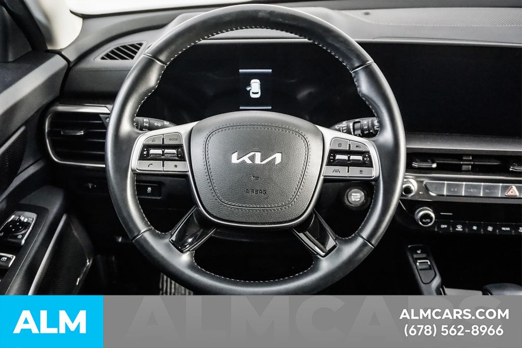 Used 2025 Black Kia S image 27